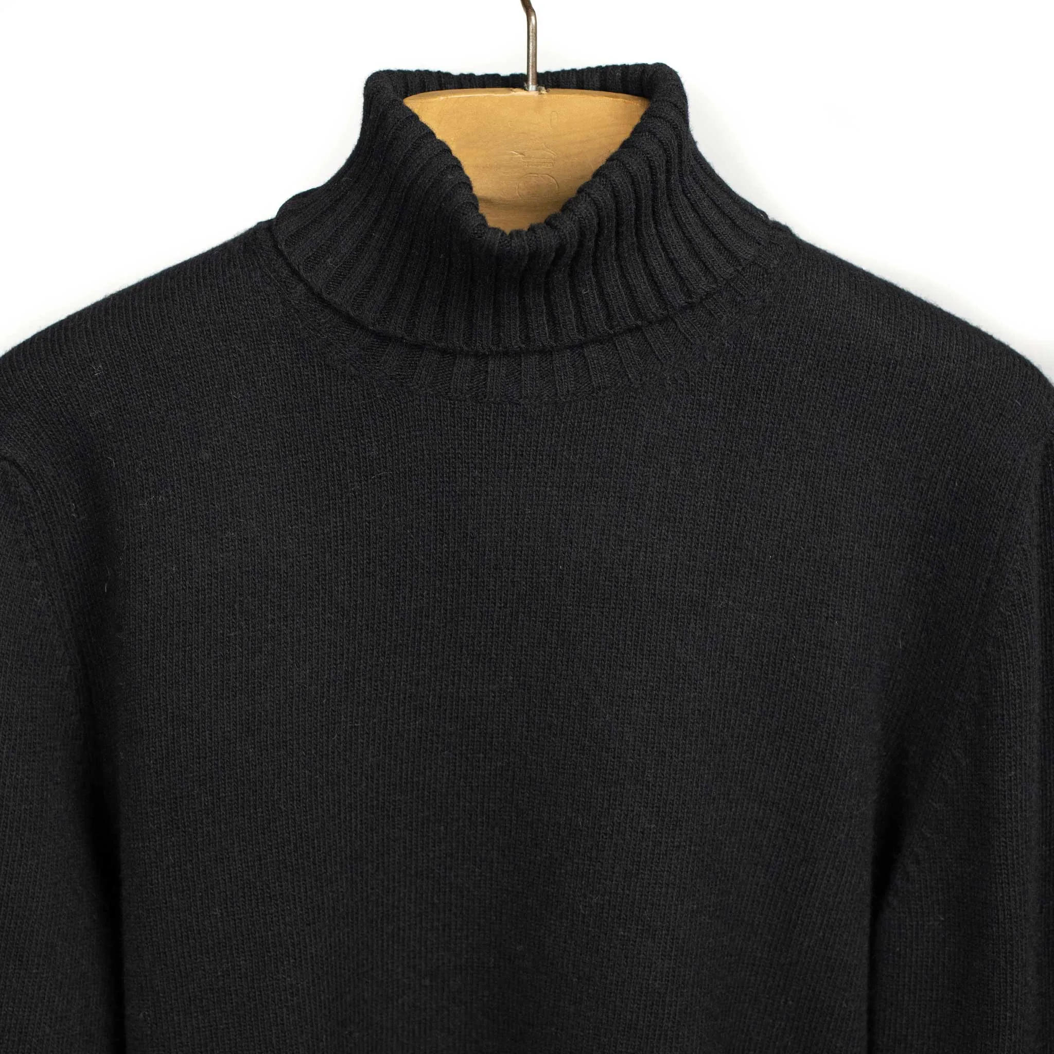 Aamintore turtleneck in Black fine knit wool